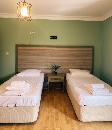Katil atau katil-katil dalam bilik di Limon Hotel