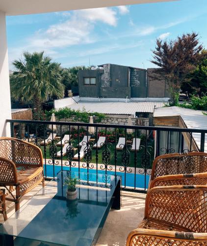 Baseinas apgyvendinimo įstaigoje Limon Hotel arba netoliese