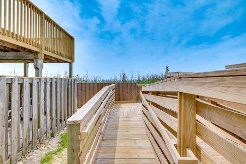 Gallery image of Breezy Pine Knoll Shores Escape Walk to Beaches! in Pine Knoll Shores