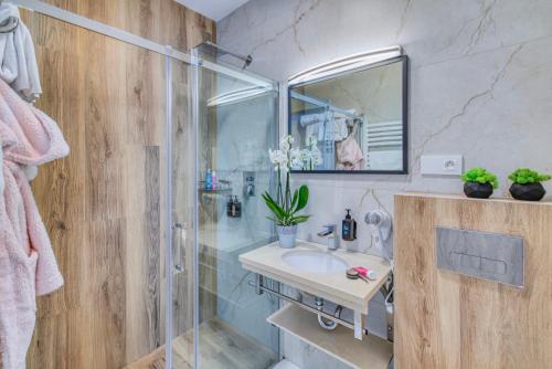Ένα μπάνιο στο Acodomo Apartamenty