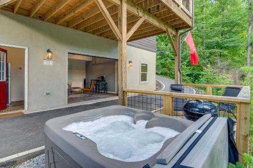 Fotografie z fotogalerie ubytování Hot Tub and Mountain Views Secluded Marion Escape! v destinaci Busick