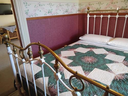 Ένα ή περισσότερα κρεβάτια σε δωμάτιο στο Guthrie Cottage