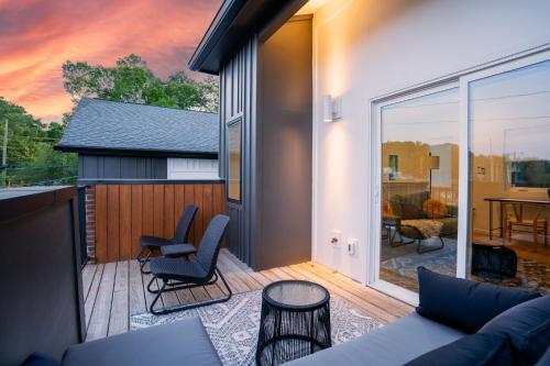 Χώρος καθιστικού στο Your St Elmo Getaway for Rock City & Ruby Falls, 2BD townhome, 6 min to downtown