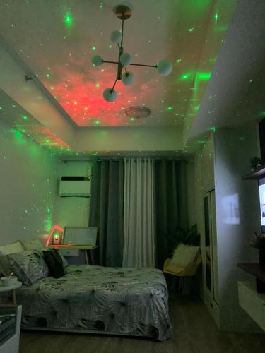 a bedroom with a ceiling with a star ceiling at The Median studio unit near Cebu IT Park Lahug in Cebu City