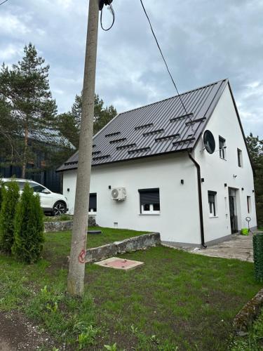 Zgrada u kojoj se nalazi vikendica