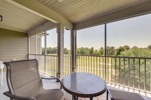 a screened in porch with a table and chairs at Pool Access and 11 Mi to Beach Calabash Condo! in Calabash