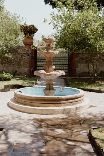 a fountain in the middle of a yard at Hacienda San Nicolas de las Fuentes in Teuchitlán