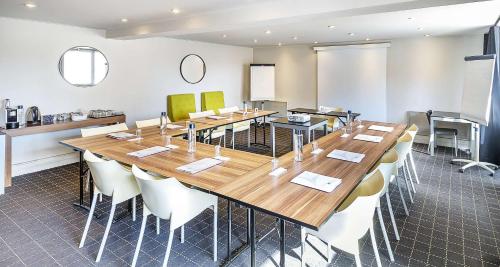a conference room with a large wooden table and chairs at Best Western Hotel Atrium Valence in Valence