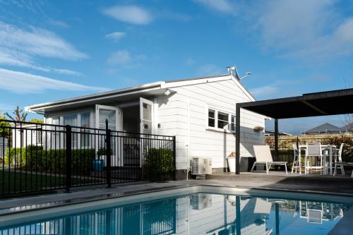 a house with a swimming pool in front of a house at Kings Cottage in Cambridge