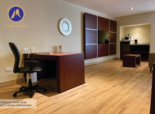 an office with a desk and a chair in a room at Hotel Mirage - Centro Histórico de Querétaro in Querétaro