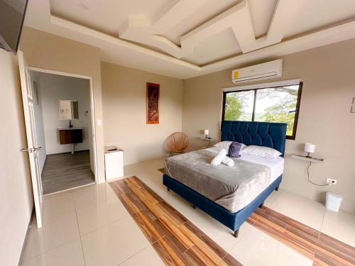 เตียงในห้องที่ Casa Garitas GuestHouse - Free SJO Airport Shuttle