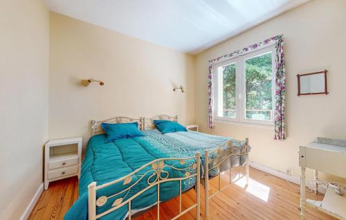 Posteľ alebo postele v izbe v ubytovaní 2 Bedroom Gorgeous Home In Saint-georges-de-didon