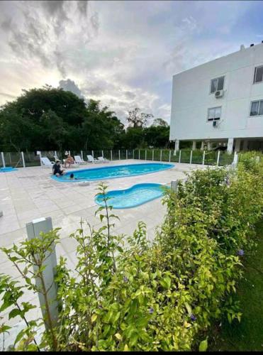 a large swimming pool next to a building at Apartamento próximo praia in Florianópolis