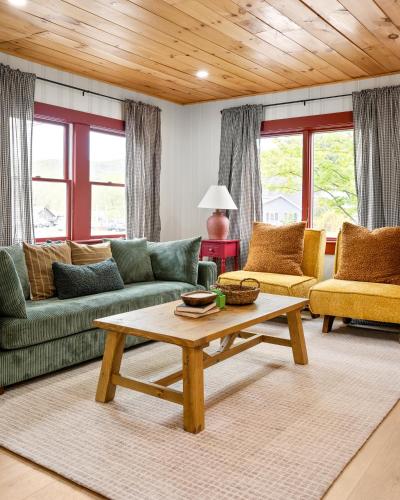Ruang duduk di Pemi Cabins