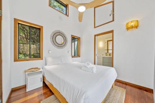 Ένα ή περισσότερα κρεβάτια σε δωμάτιο στο Baumhaus by Discover Stradbroke