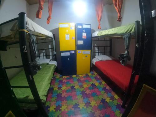 Cama o camas de una habitación en Hostal Gastro Bar Casa Colibrí