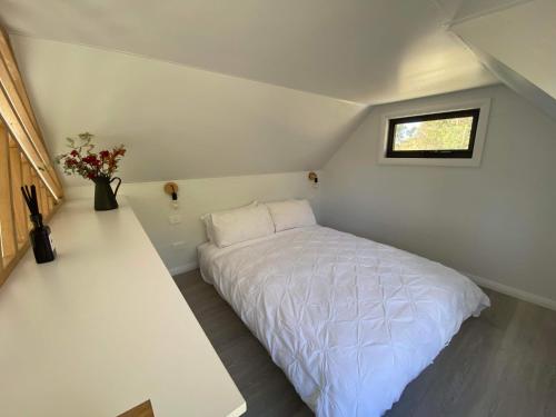 Ένα ή περισσότερα κρεβάτια σε δωμάτιο στο Romantic getaway SummerHill Tiny