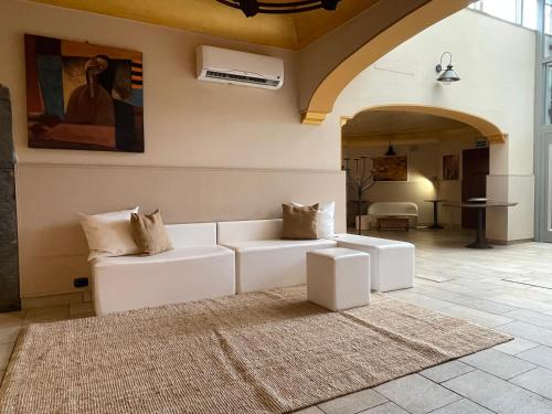 Posezení v ubytování Hotel Capomulini 3 Stelle