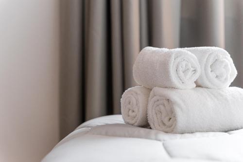 a stack of towels sitting on top of a bed at Casa Letrigo in Arcos de Valdevez