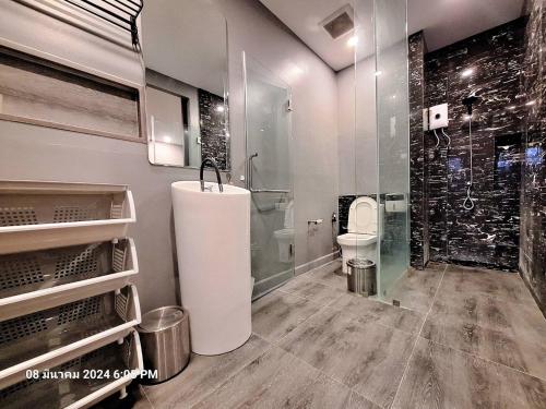 Koupelna v ubytování The Modern Hua-Hin Private Poolvilla from beach 3km