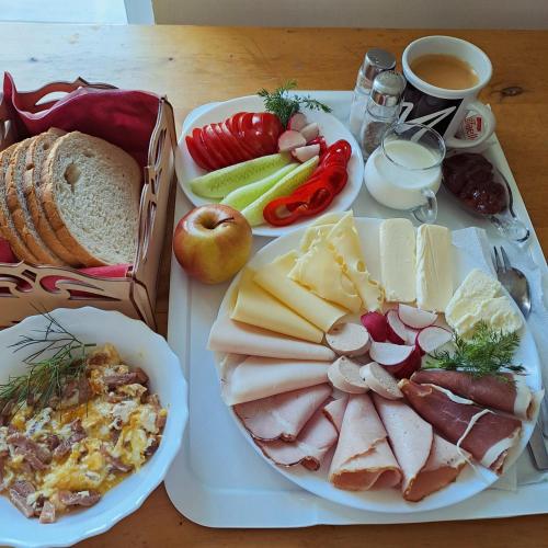 Jídlo v penzionu nebo okolí