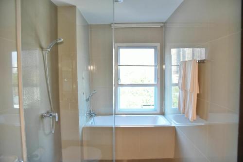Bilik mandi di The Kaze 34 Hotel and Serviced Residence