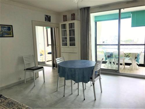 Photo de la galerie de l'établissement Appartement 4 couchages, parking, proche plage - FR-1-790-5, à La Grande Motte