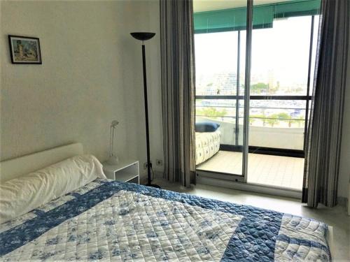 Photo de la galerie de l'établissement Appartement 4 couchages, parking, proche plage - FR-1-790-5, à La Grande Motte