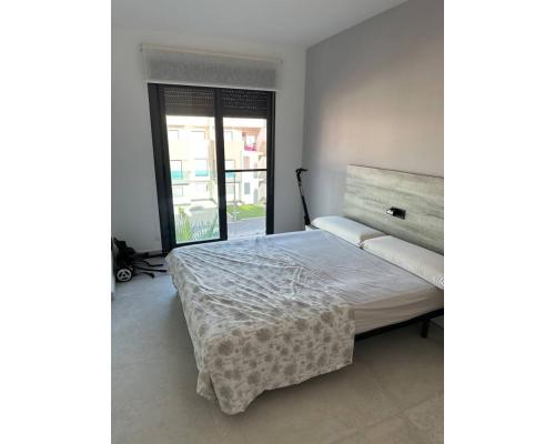 a bedroom with a bed and a window at Oasis Beach 13 Casa del Guardamar in Alicante