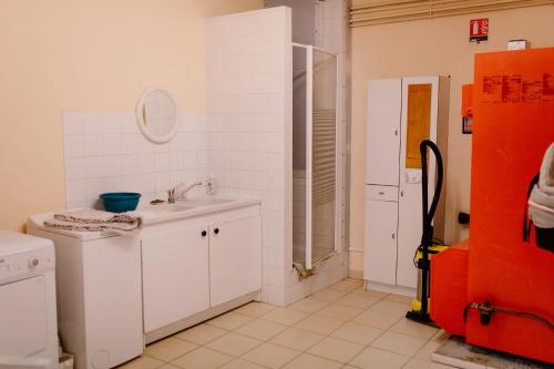 Kuchyňa alebo kuchynka v ubytovaní gîte la vannageoise