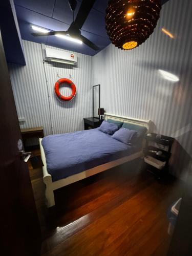 a bedroom with a bed with a blue comforter at Room in Bayanlepas in Gelugor