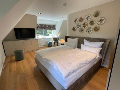 a bedroom with a bed with plates on the wall at VILLA HANSJÖRG FELMY in Nebel