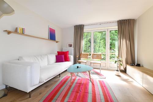 Confort, lumineux, proche centre