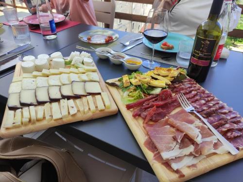 a table with two cutting boards with meats and cheese at La Mansarda di Terelle in Terelle