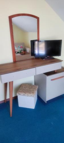 Televisyen dan/atau pusat hiburan di Family hotel Neptun - Lozenets