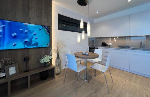 Infinity N5 Villa Brzet