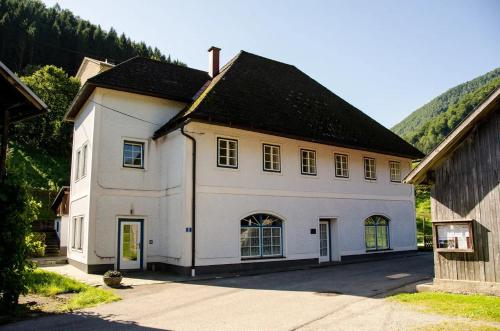 a white house with a black roof at Wohnung im Nationalpark Kalkalpen 3 in Reichraming
