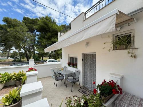 Studio Apartments with Terrace near Sea - Angela's Apartments