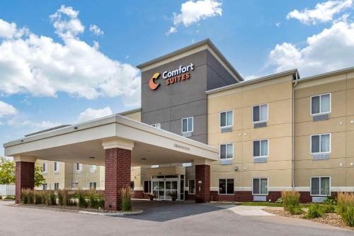 a front view of a hotel with a building at Comfort Suites Coralville I-80 in Coralville