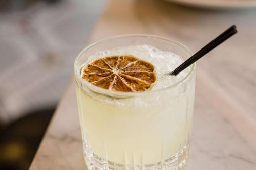 Cambria Hotel Boston Somerville — Restaurant/places to eat