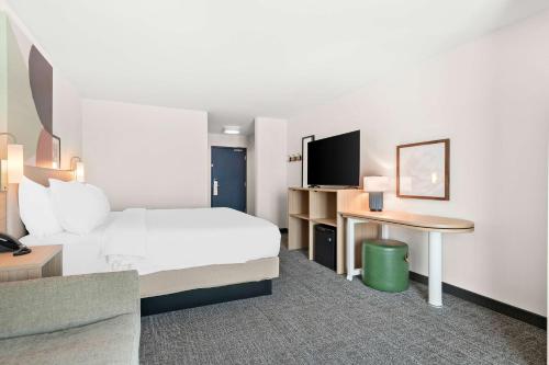 a hotel room with a bed and a tv at Spark By Hilton Exton in Exton