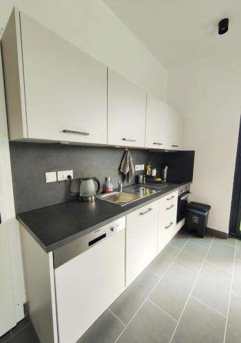 Cucina o angolo cottura di Tropical apartments in The Soul 400m from Paje beach - Managed by KSN