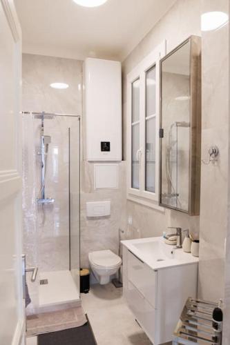 New Central Stylish 2 min from the beach Apartment