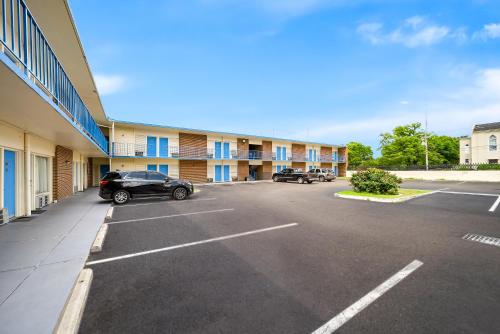 a parking lot in front of a large building at Capitol Inn and Suites in Montgomery