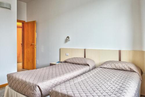 a bedroom with two beds in a room at Affittacamere nel cuore della Toscana a 20 minuti da Firenze in Empoli