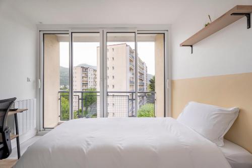 Photo de la galerie de l'établissement Charmantes et chaleureuses chambres privées dans appartement partagé - Hypercentre Saint Martin d'Hères, à Saint-Martin-dʼHères
