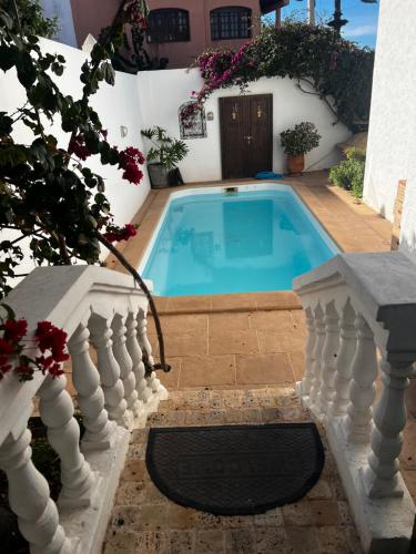 Bazén v ubytování Villa Taroub avec piscine et vue sur mer nebo v jeho okolí