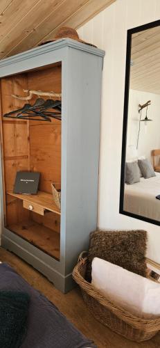 a bedroom with a bed and a mirror and a bed at Les Cocons d AleXan Le Chalet balnéo aromathérapie in Quinssaines