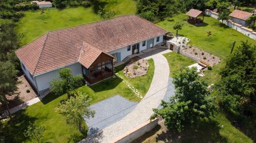Bor-Kő Udvarház 3934 Tolcsva, Bajcsy-Zsilinszky utca 33 kép - 3