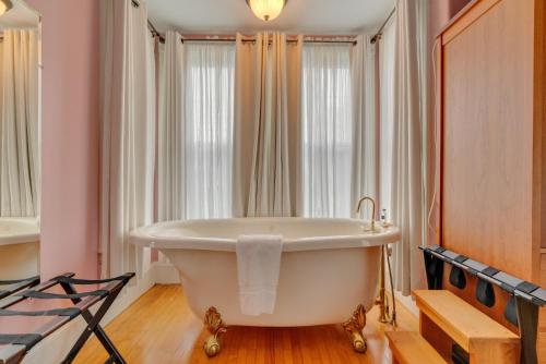 Φωτογραφία από το άλμπουμ του James Place Inn Bed and Breakfast σε Freeport